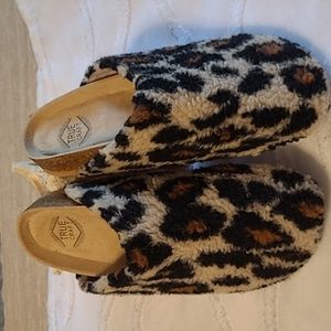 True Craft Hard Sole Animal Print Slipper, NWOT